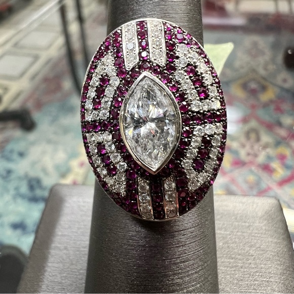 18k White Gold Diamond & Ruby Ring - Picture 8 of 9